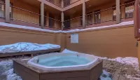 Der Steiermark Unit 108 King Studio Off Main St w/ Patio, Hot Tub & Free Parking - 4-Star