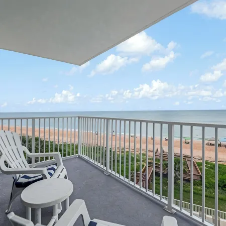 Updated Oceanfront Condo! Come and Relax by the Sea!