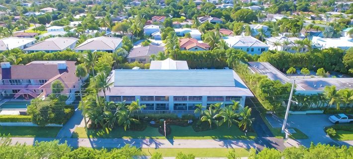 Beachside 2BR/2BA - Pool, Balcony, Parking - Steps to the beach Hotels in Boca Raton
