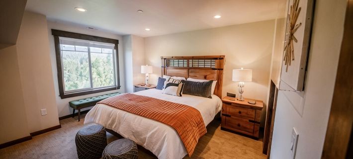 Luxe Townhouse in the Pines, Modern Mountain Charm キッティタスのホテル