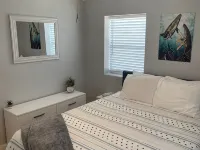 Bright 3 bedroom, 2 bath home; game room w/ arcade machines - basketball machine Hoteles en Globe