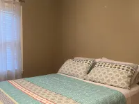 Pink Door Charming 2-bedroom house with WiFi, AC in nice Oneonta, Close to Food Hotele w: Oneonta