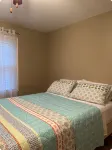 Pink Door Charming 2-bedroom house with WiFi, AC in nice Oneonta, Close to Food