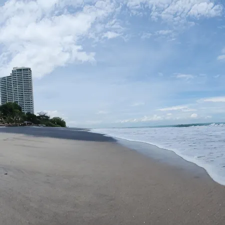 Encanto en Playa Serena - Gorgeous 2BR apt on Panama's black sand beach & pool