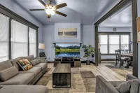 Family-Friendly 6-bedroom house in Charming Buffalo with WiFi, AC