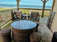 Boho Beachfront Condo with MASSIVE Balcony - 4성급