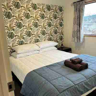 Enviable downtown Wanaka location. Room for  up to 9 guests Rooms