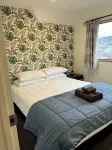 Enviable downtown Wanaka location. Room for  up to 9 guests - Gym