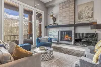 M6- sleeps 15, 5BR + 4.5BA+Hot-tub, AC, garage townhome, Canmore - บังกะโล