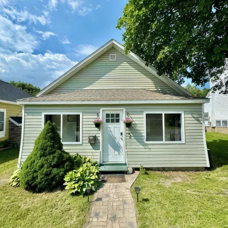 Downtown Boyne City Cottage: Walking distance to everything!