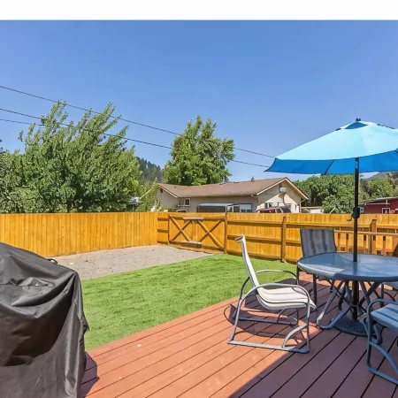 Spacious 5Br with Sauna & AC, Fenced Yard,Fast WiFi, Near Willamette Pass