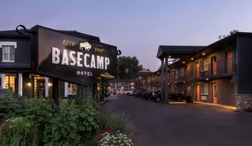 Basecamp Boulder - parking