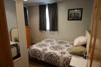 Athens City 2 bedroom, 1 bath, in town, walk to restaurants, FREE WiFi, Parking - 3 ดาว