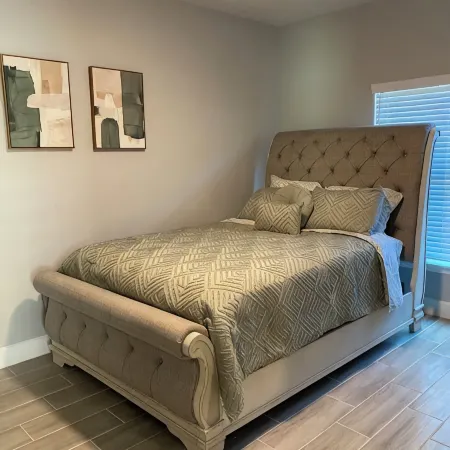 Charming 3-bedroom house in lovely Sanford with WiFi and AC