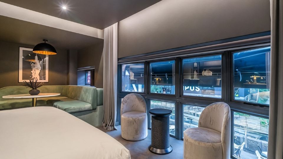 Velvet Hotel