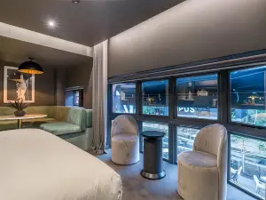 Velvet Hotel