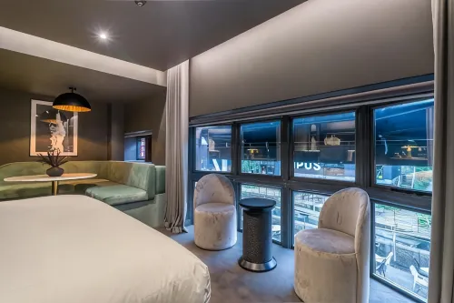 Velvet Hotel - Balcony
