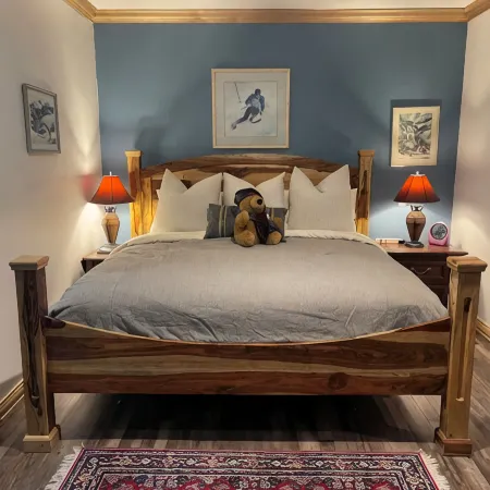 Home for 22, Ski Shuttle, Hot Tub, Pool, Dog OK Tennis/Pickleball/Pool Table