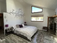 INDEP.CLOSE TO SKI/REMODELED CHALET ON XL LOT W VIEWS OF SKI RESORT &MOUNTAINS - واي فاي
