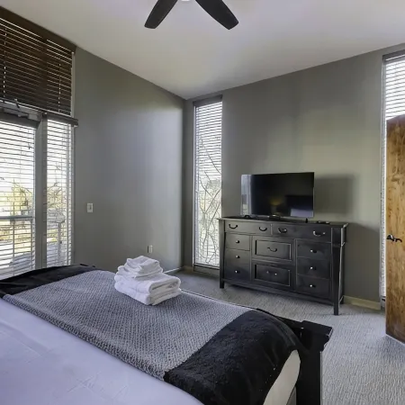 2 bedroom / 2.5 bath Memphis Condo - Prime Downtown Location! Newly Renovated