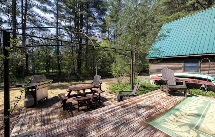 Modern Treetop Log Cabin in the Heart of Schroon Lake