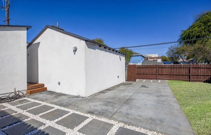 Modern clean relaxing gateway! Close to all LA fun!