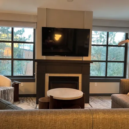 Luxe Mammoth Monache 2br/2ba Suite - steps to the village and gondola!