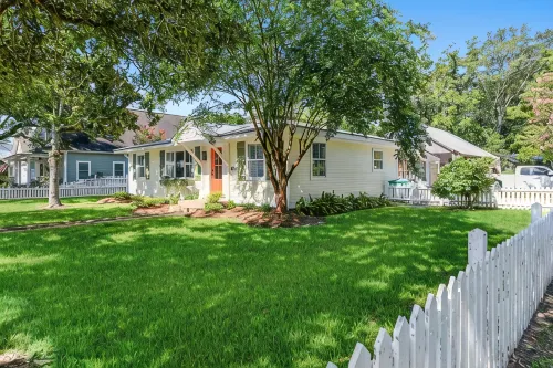 The Lemonade Stand - the perfect location in Ocean Springs. Walk to downtown! - 4 星級