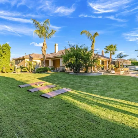 Luxurious 5BR Vacation Rental Indio, Pool Spa 1+ Acre Oasis, Walk to Festivals