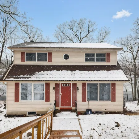 LAKE FRONT HOME in SAW CREEK, BUSHKILL