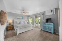 Enjoy lake views from 2 decks! Walk to pool, gym & golf course. Lake access. - 3-Star