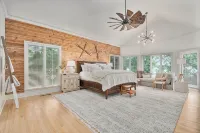 Big Canoe Mountain Home with Spectacular Mountain Views - Game room! - 4-Star