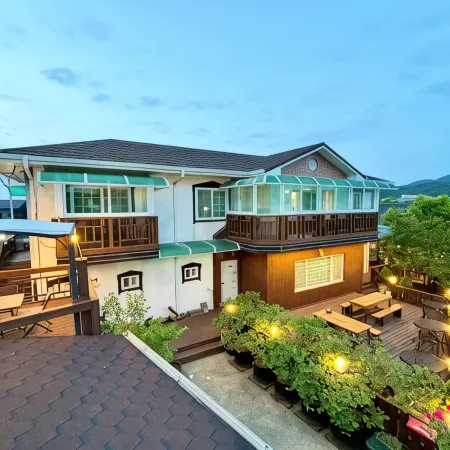 Gyeongju Sosodam Pension Отели рядом с достопримечательностью «Парк аттракционов Gyeongju World»