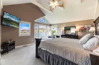 Lake Front Home w/ Hot Tub, Fire pit, yard, walk to Wisp Resort,Tubing Hill View - balcony
