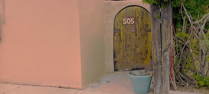 The Moriah- An exquisitely decorated home with an 1800's look located in town. Hotels in Tombstone