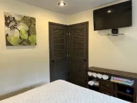 Jungle view bedroom with private entrance,outdoor private Bali style bathroom - ブティック