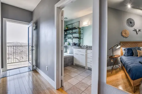 The Oleander - centrally located Luxury Townhouse steps from Magnolia Ave! - Jacuzzi
