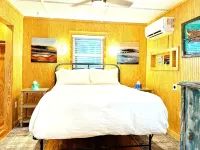 Oceanside 1Br Private Apt with Two YMCA Passes Including Outdoor & Indoor Pools - 4성급