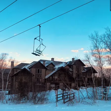 LOCATION! LOCATION!LOCATION! Luxurious Ski In/Out Jet-Set Condo NEWLY RENOVATED
