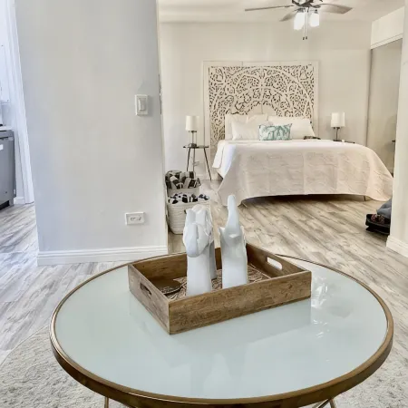 Remodeled oasis in the heart of Waikiki! Min. from beach, shops, & restaurants!