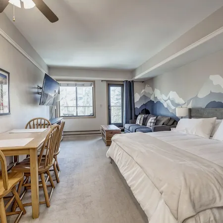 The ultimate ski studio at Keystone! Upgraded with a premium king size bed.
