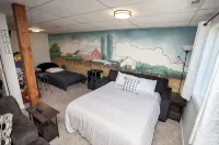 "The Hay Loft" - Hot Tub - Game Room - Fire Pit - Office - Family FUN - Bungalows