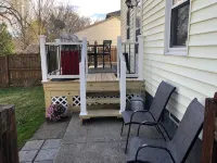 Cozy and completely updated The Farmhouse at Lanterman's Village - Homestays