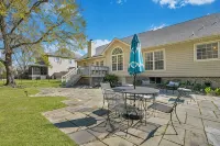 Relaxing & spacious 4BR home, fire pit & private fenced in backyard - ジャグジー