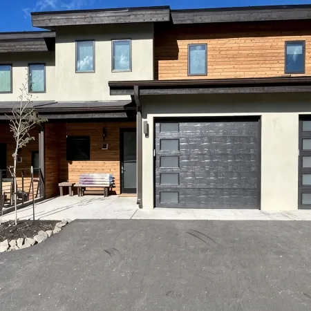 New 4Bd, 4BA, Sleeps 13, Close to Ski Lifts, Sauna, Mtn Views