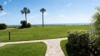 Pristine Oceanfront Surf Villa Condo in Sawgrass - Boutique