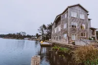 Large Lakefront Home Only Steps from D Beach! Bring Grandma-we Have an Elevator! - Bintang 5