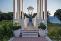 NEW!2BR Carillon Condo. 5 min walk 2 beach,Pools,Pickleball, Incl beach chairs. - 4-Star