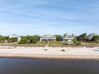 Beachfront Property in Ocean Springs, Overlooking the Gulf of Mexico. Sleeps 14 - Beach