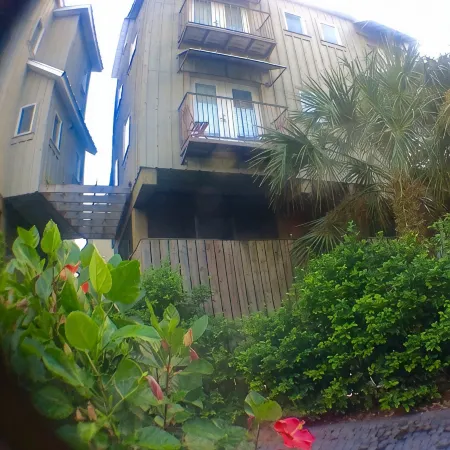 Luxury WATERFRONT condo overlooking pool, 5 mins to Dog Island, FREE boat slip.